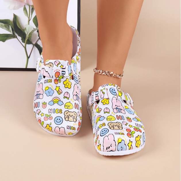 Adorable Women’s Cartoon Mule Clogs – Adjustable Buckle, Non-Slip Closed Toe Shoes for Beach & Garden