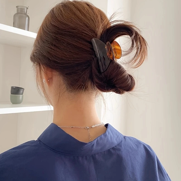 Elegant Medium Acetate Hair Claw – Stylish Shark Clip for Women